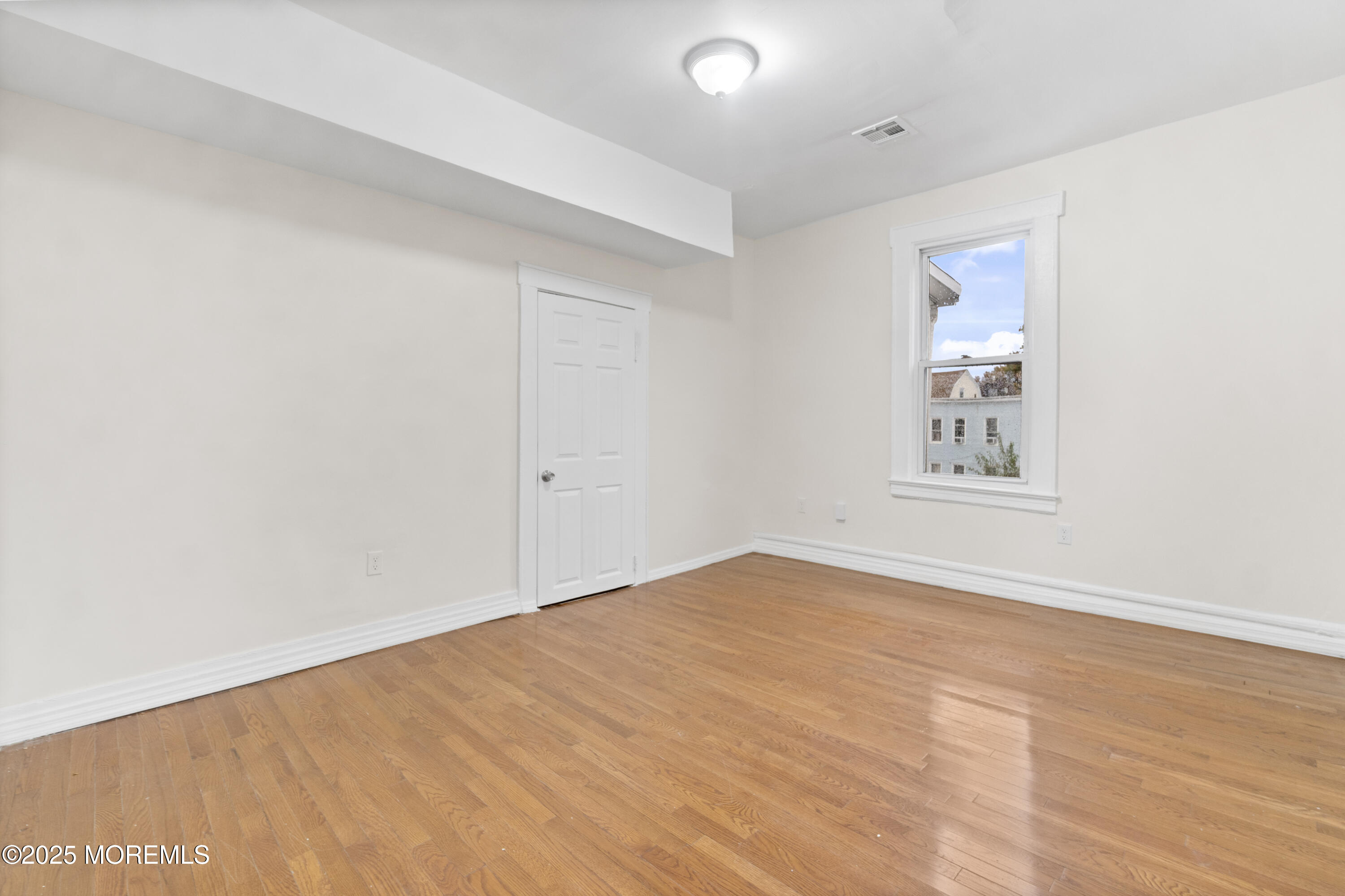 Newark, New Jersey, 07112, United States, 5 Bedrooms Bedrooms, ,2 BathroomsBathrooms,Residential,For Sale,2008185