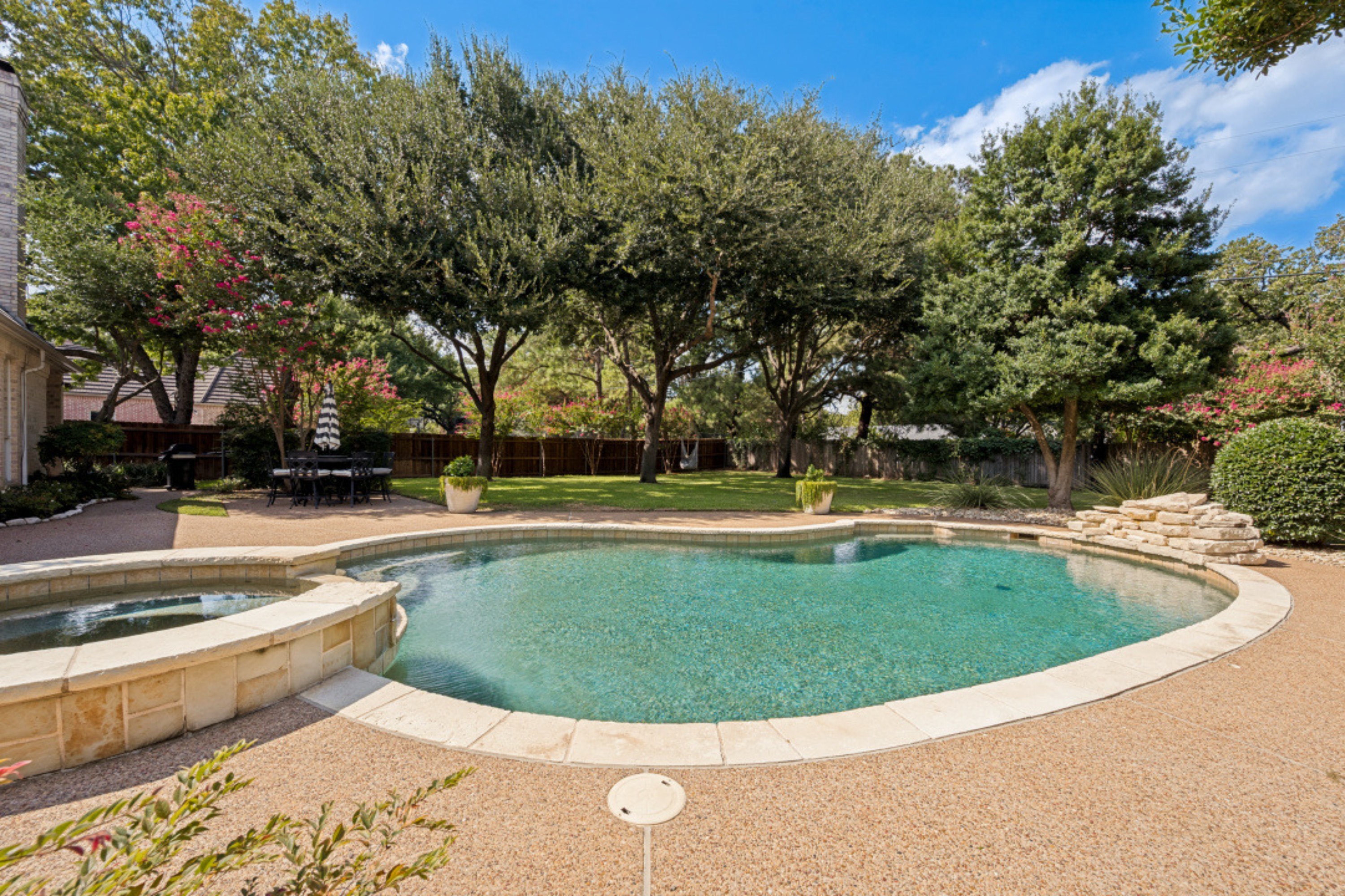  Beautiful Estate Home Located in Lakes of Somerset in Colleyville - 物件實景