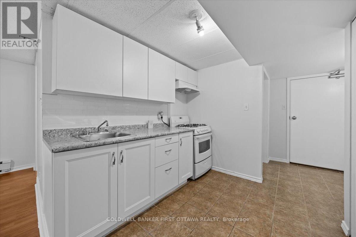 Ottawa, Ontario, K2B 6B9, CA, 7 Bedrooms Bedrooms, ,3 BathroomsBathrooms,Residential,For Sale,1903651
