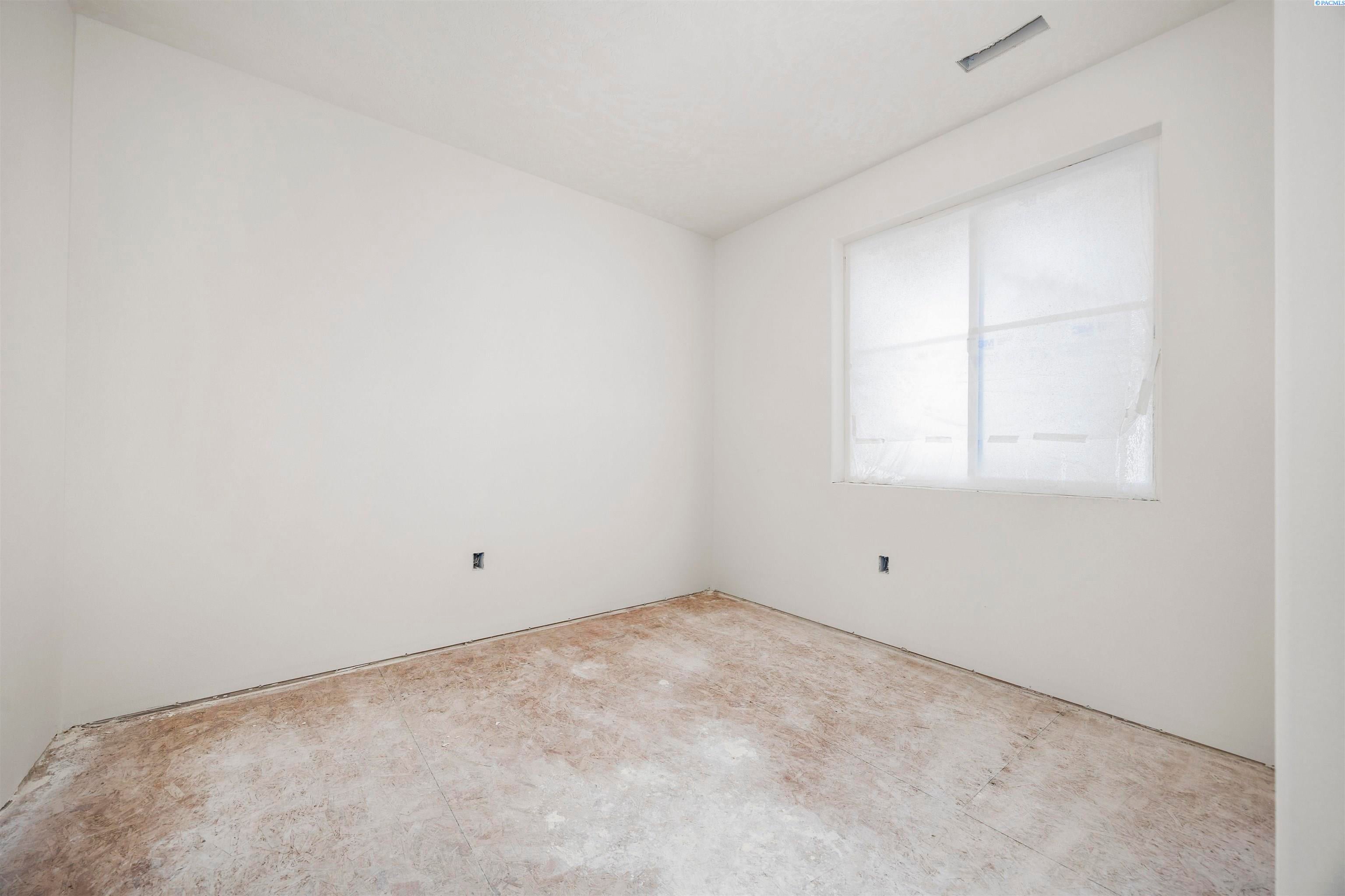 Kennewick, Washington, 99337, United States, 4 Bedrooms Bedrooms, ,1 BathroomBathrooms,Residential,For Sale,1980890