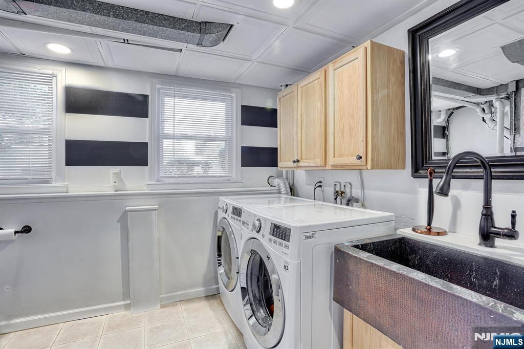 Waldwick, New Jersey, 07463, United States, 3 Bedrooms Bedrooms, ,2 BathroomsBathrooms,Residential,For Sale,1918312