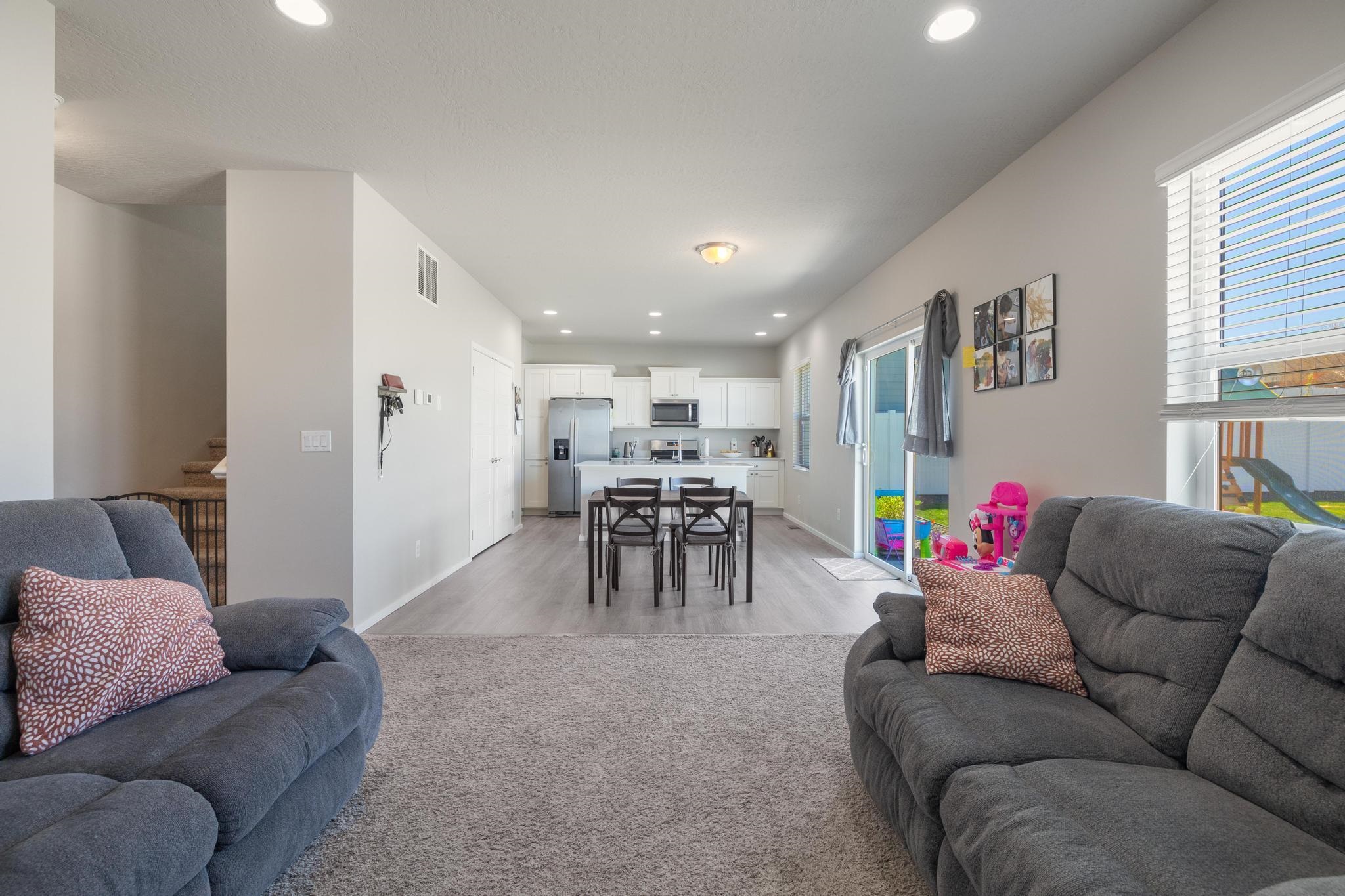 Spokane Valley, Washington, 99037, United States, 4 Bedrooms Bedrooms, ,3 BathroomsBathrooms,Residential,For Sale,1786142