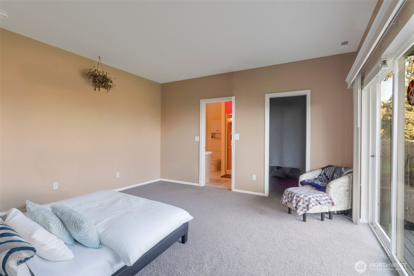 Clinton, Washington, 98236, United States, 4 Bedrooms Bedrooms, ,3 BathroomsBathrooms,Residential,For Sale,1990497