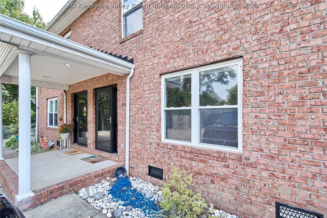 Lakeview Dr, Charleston, WV 25313