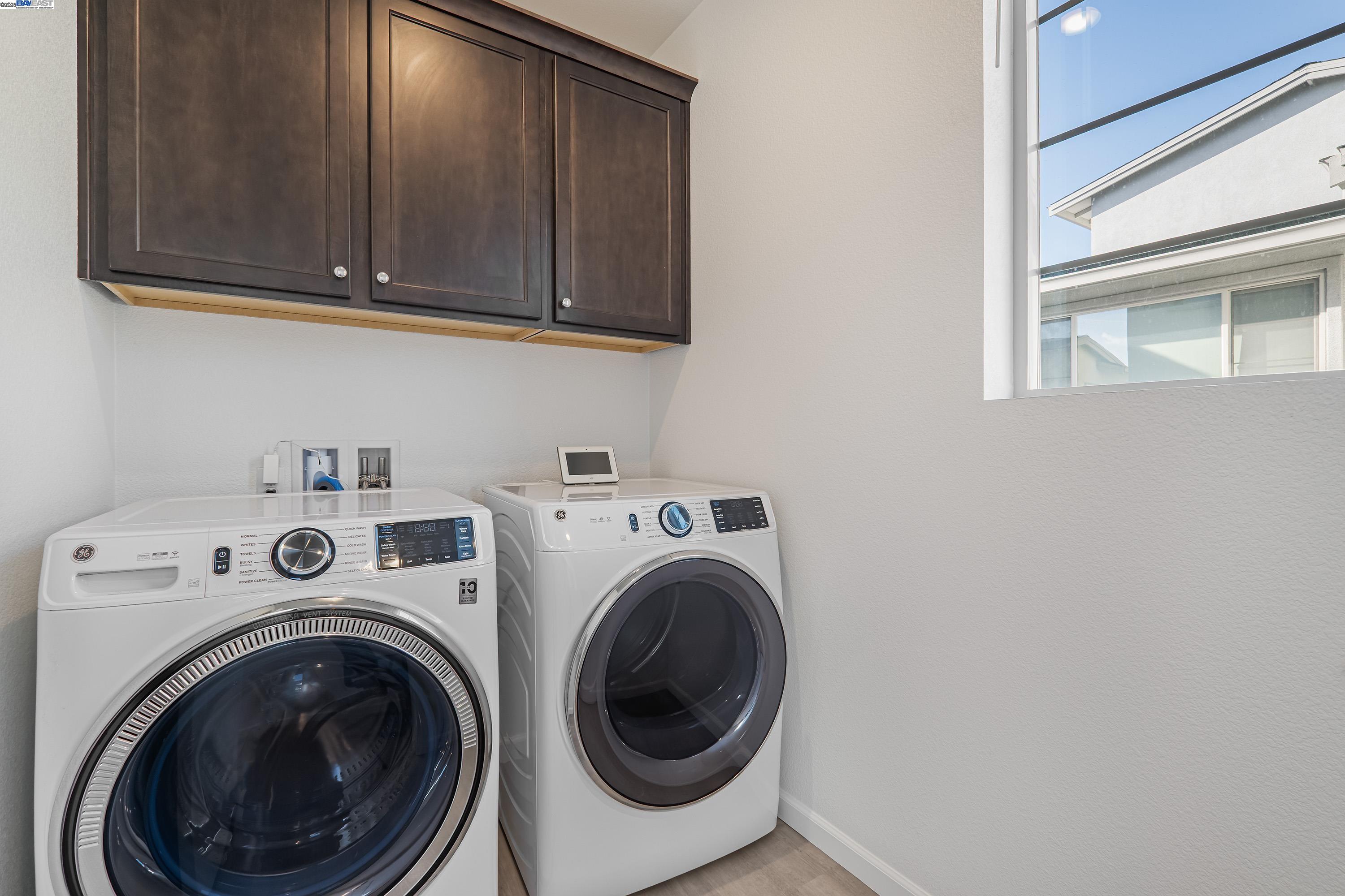 Dublin, California, 94568, United States, 4 Bedrooms Bedrooms, ,3 BathroomsBathrooms,Residential,For Sale,1987697