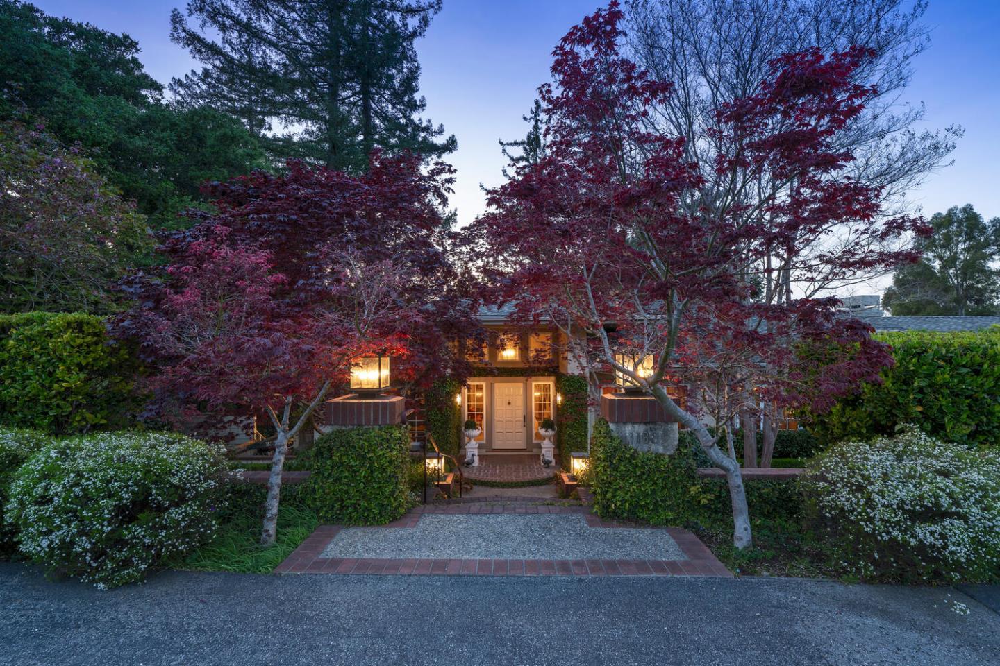 Hillsborough, California, 94010, United States, 4 Bedrooms Bedrooms, ,6 BathroomsBathrooms,Residential,For Sale,1941061