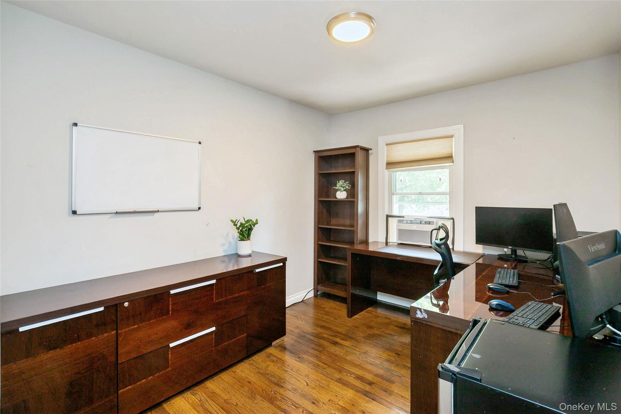 Commack, New York, 11725, United States, 6 Bedrooms Bedrooms, ,3 BathroomsBathrooms,Residential,For Sale,1917950