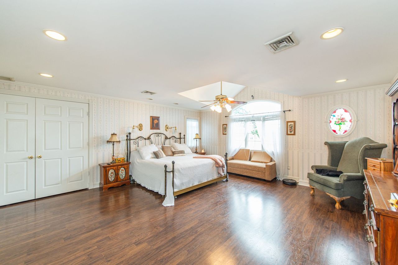 Wood Ridge, New Jersey, 07075, United States, 4 Bedrooms Bedrooms, ,4 BathroomsBathrooms,Residential,For Sale,1978112