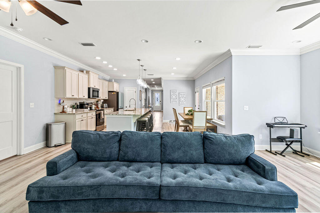 Shalimar, Florida, 32579, United States, 4 Bedrooms Bedrooms, ,3 BathroomsBathrooms,Residential,For Sale,1950099