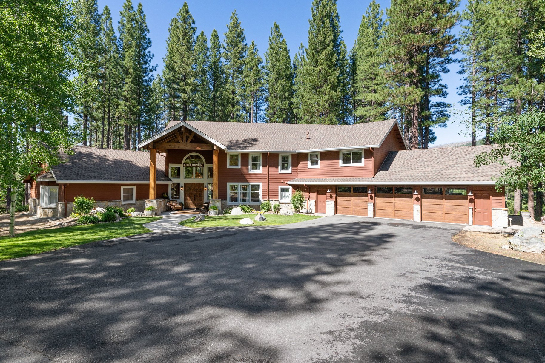  Hilltop Whitehawk Ranch Estate with Sweeping Meadow, Pond & Mountain Views - 物件實景