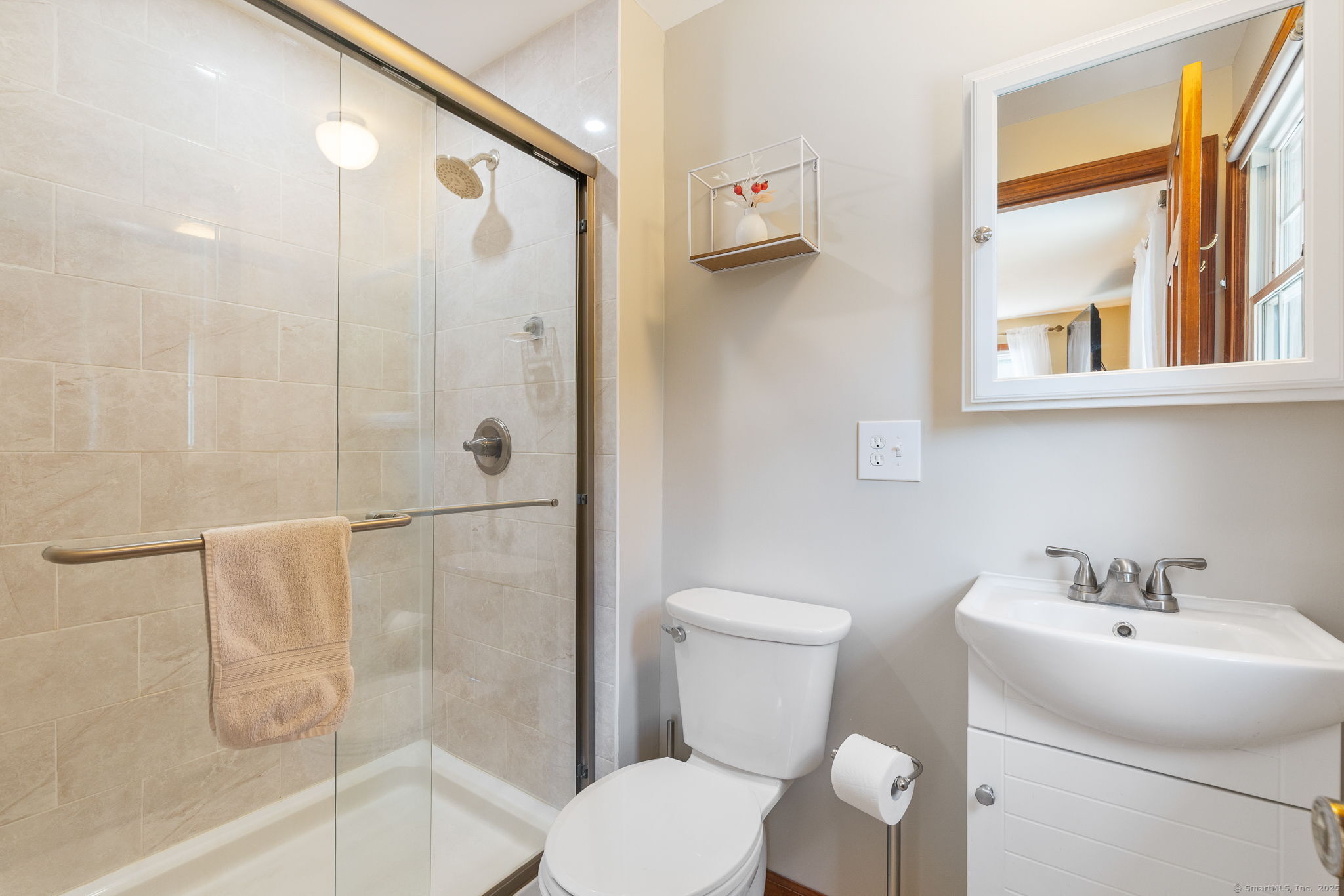 North Haven, Connecticut, 06473, United States, 5 Bedrooms Bedrooms, ,3 BathroomsBathrooms,Residential,For Sale,1956553