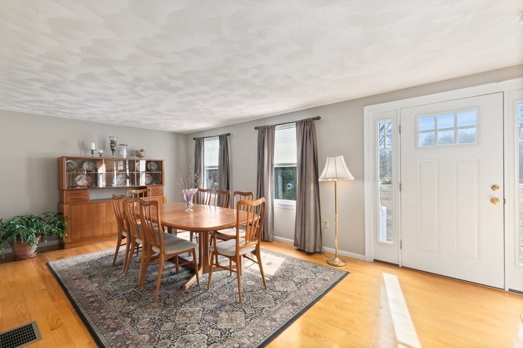 Merrimac, Massachusetts, 01860, United States, 3 Bedrooms Bedrooms, ,3 BathroomsBathrooms,Residential,For Sale,1983762