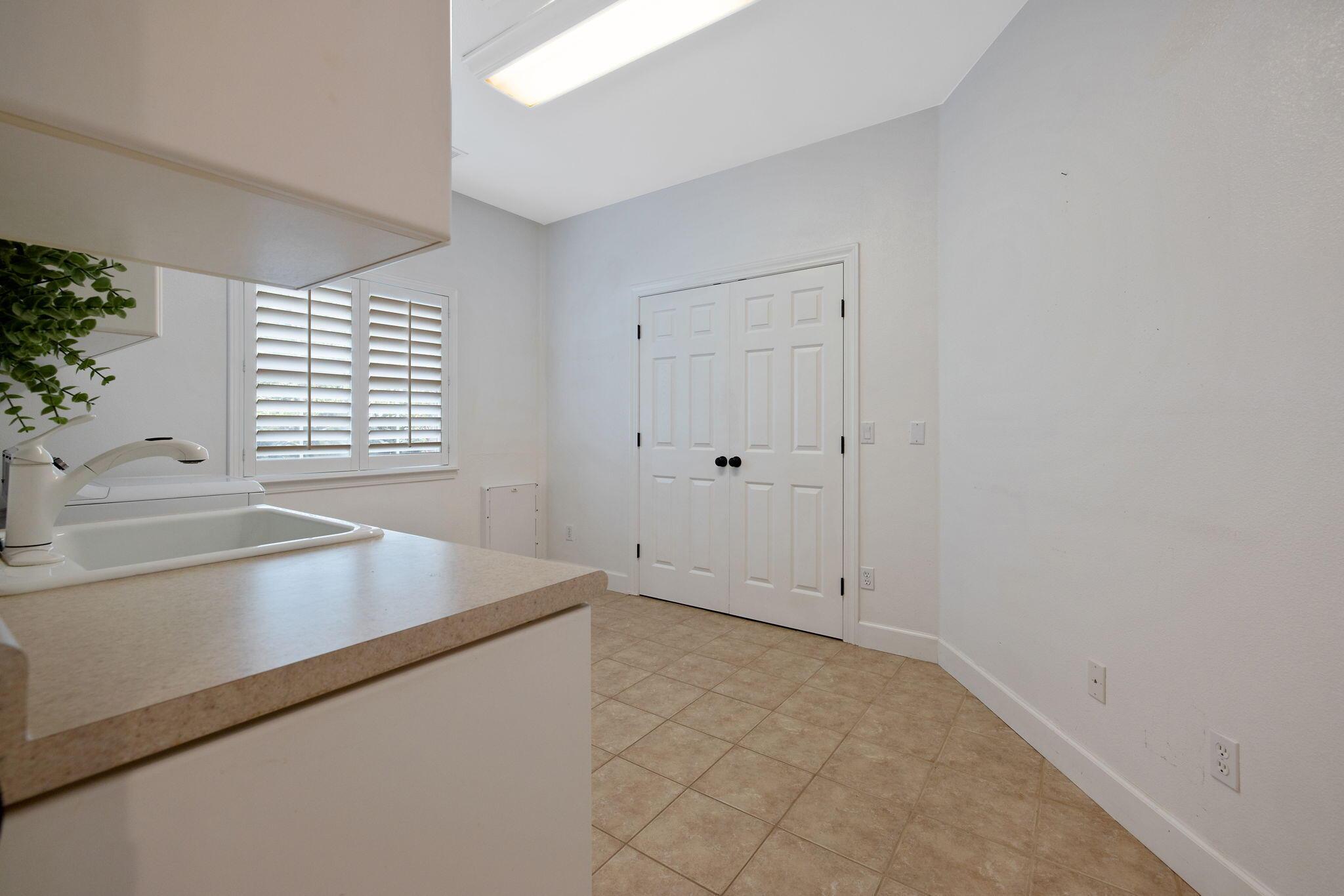 Visalia, California, 93277, United States, 3 Bedrooms Bedrooms, ,2 BathroomsBathrooms,Residential,For Sale,2048559