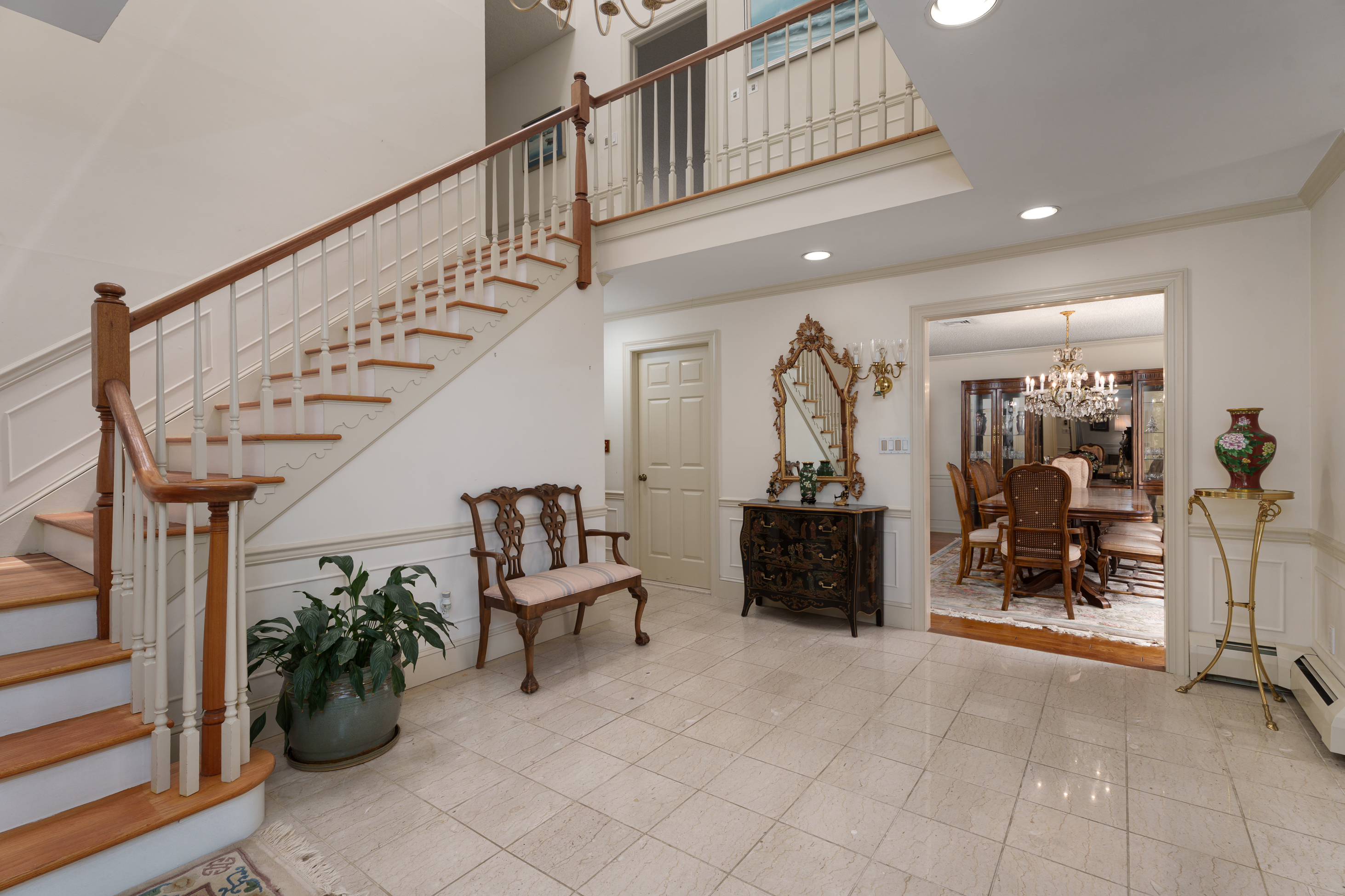  Ahead-of-Its-Time Design, Builder-Crafted Home with Elevator & First Floor Suite - 物件實景