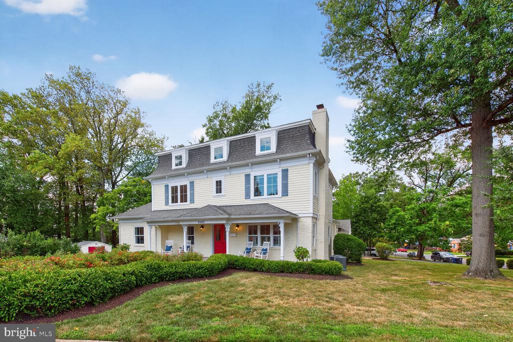 Arlington, Virginia, 22213, United States, 5 Bedrooms Bedrooms, ,5 BathroomsBathrooms,Residential,For Sale,1982488