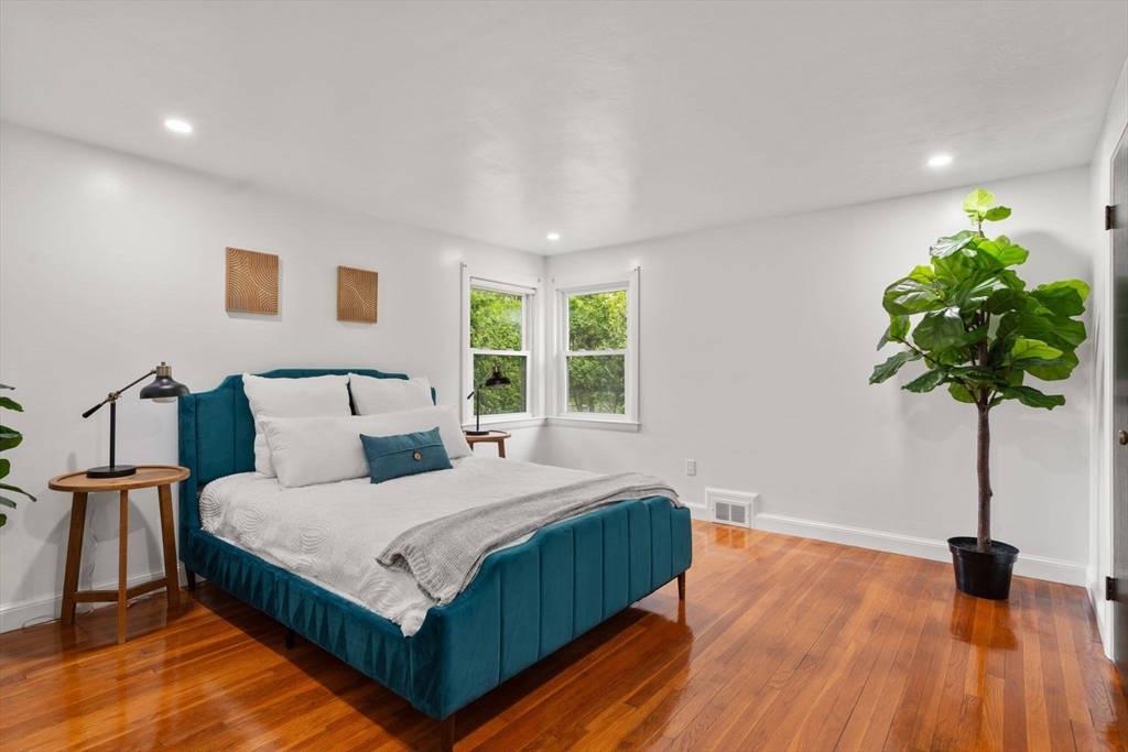 Needham, Massachusetts, 02492, United States, 3 Bedrooms Bedrooms, ,2 BathroomsBathrooms,Residential,For Sale,1847293