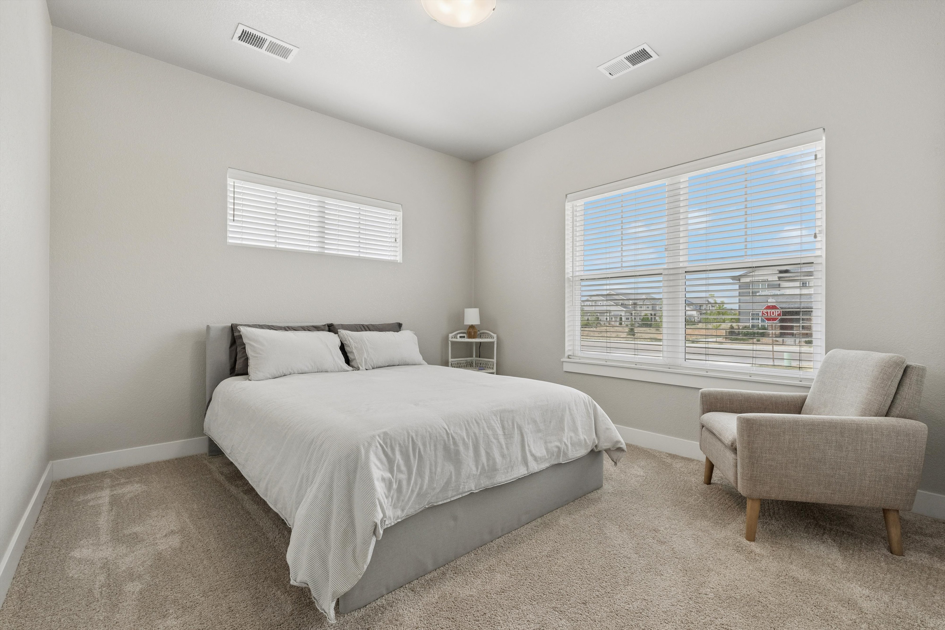  Enjoy Effortless, Lock-and-Leave Living in this Beautifully Finished Home - 物件實景