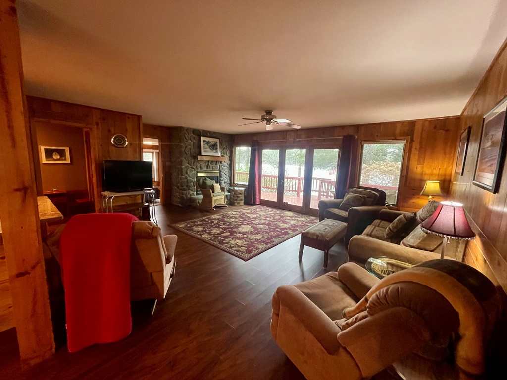 Tomahawk, Wisconsin, 54487, United States, 4 Bedrooms Bedrooms, ,2 BathroomsBathrooms,Residential,For Sale,1907326