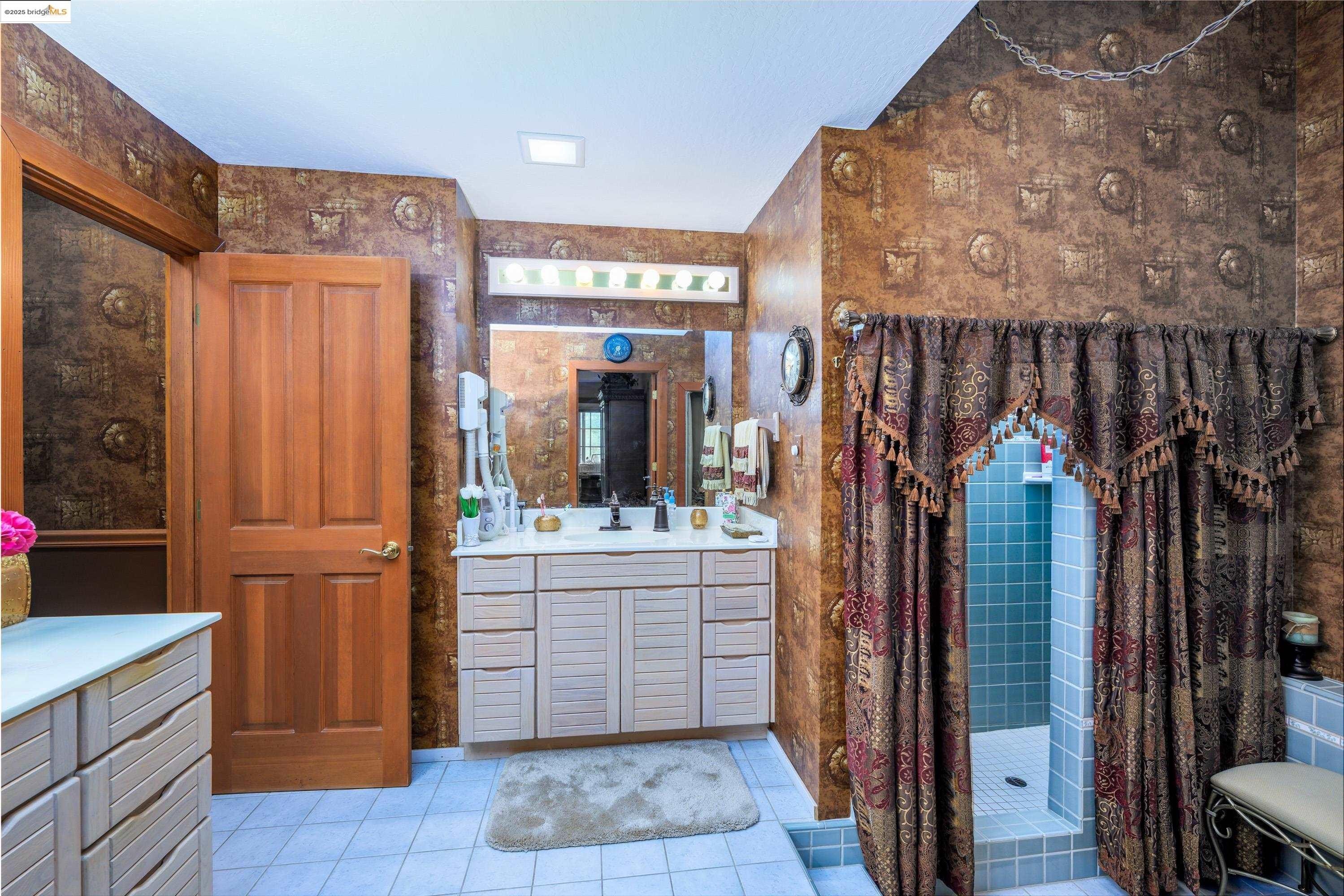 Twain Harte, California, 95383, United States, 3 Bedrooms Bedrooms, ,5 BathroomsBathrooms,Residential,For Sale,1900686