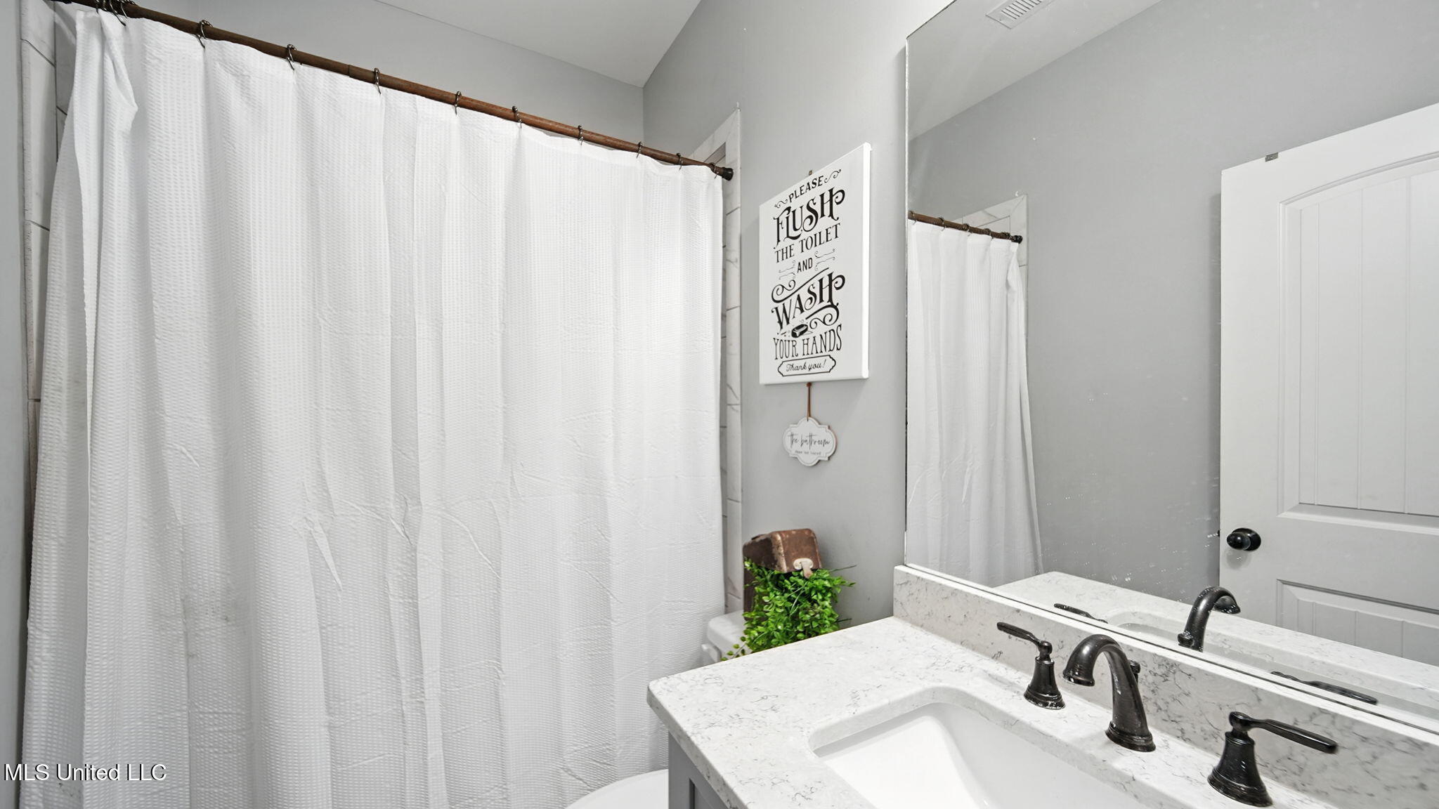 Hernando, Mississippi, 38632, United States, 4 Bedrooms Bedrooms, ,3 BathroomsBathrooms,Residential,For Sale,1978429