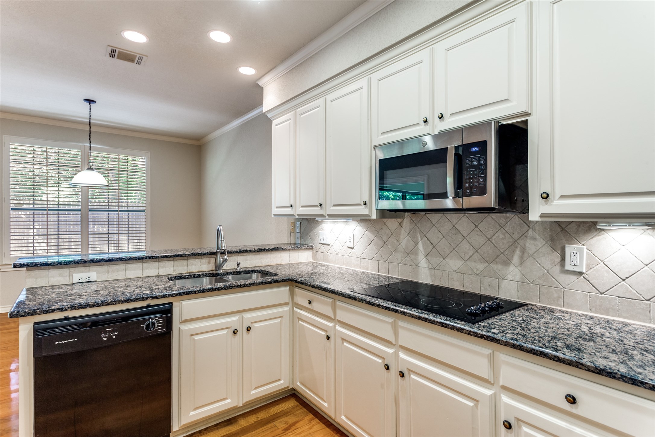 Fort Worth, Texas, 76109, United States, 3 Bedrooms Bedrooms, ,2 BathroomsBathrooms,Residential,For Sale,1918237