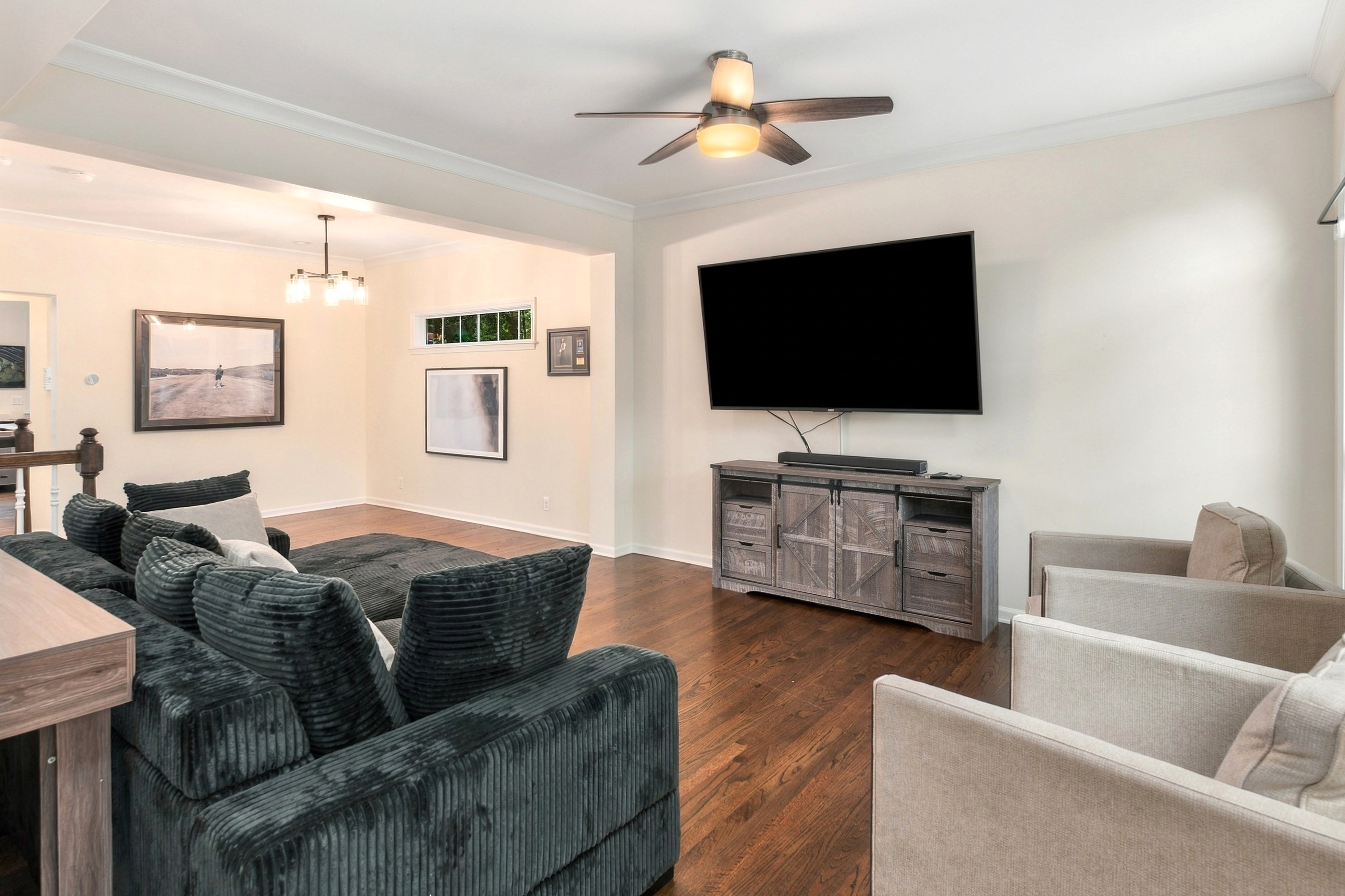  Highly Desirable Naperville Station End Unit - 物件實景