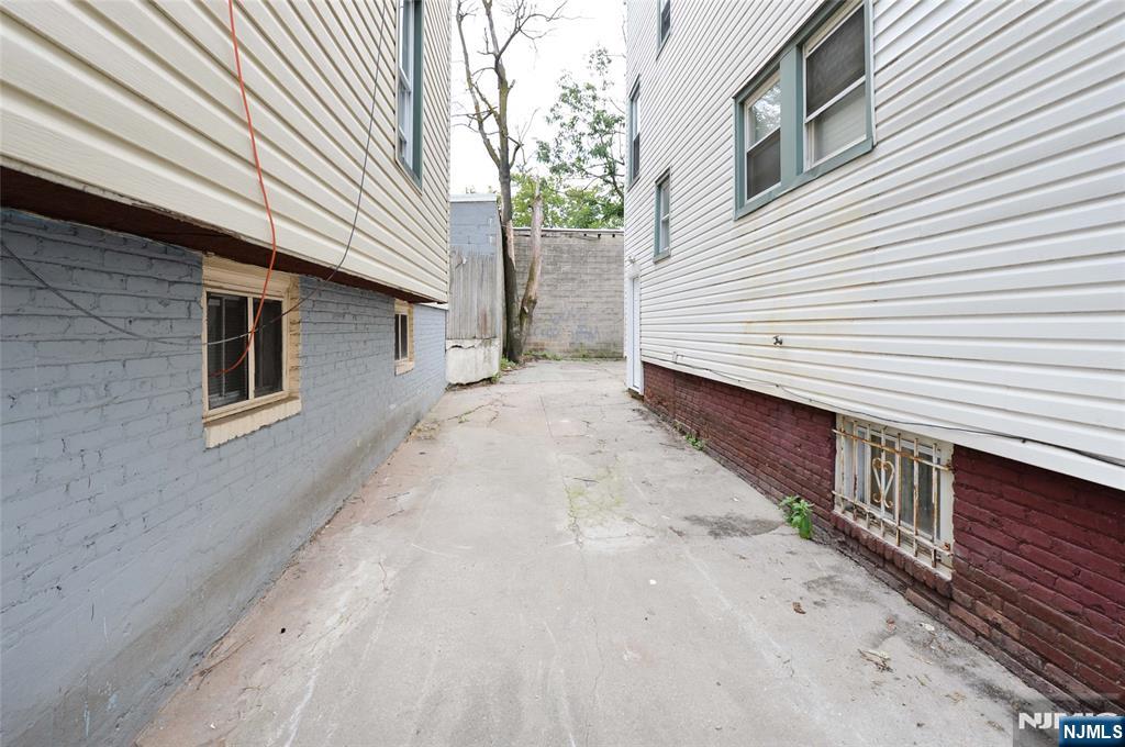 Irvington, New Jersey, 07111, United States, 5 Bedrooms Bedrooms, ,3 BathroomsBathrooms,Residential,For Sale,1885475