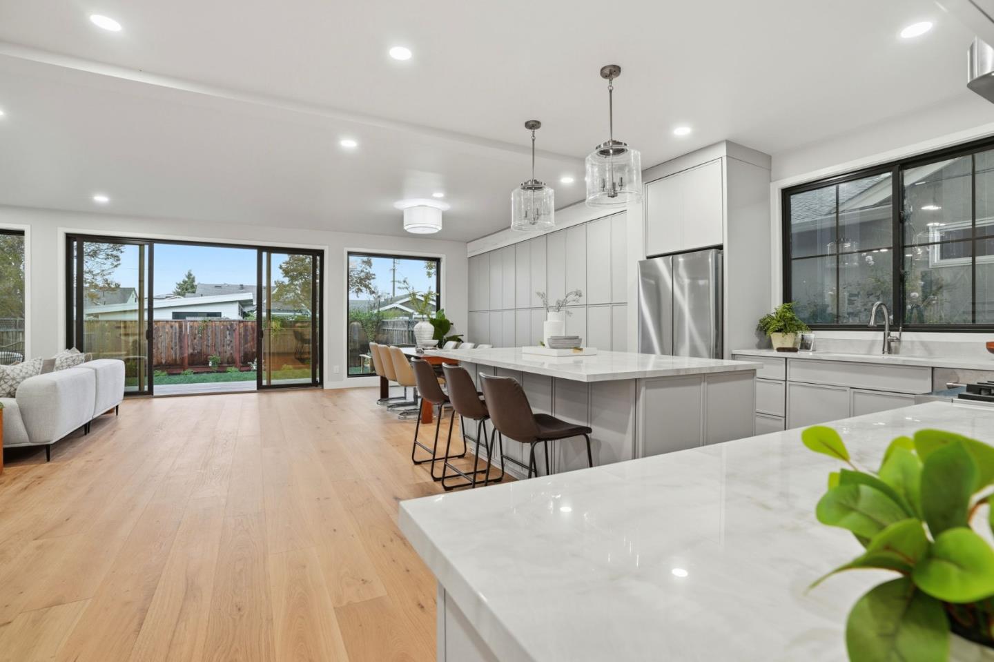 San Carlos, California, 94070, United States, 4 Bedrooms Bedrooms, ,4 BathroomsBathrooms,Residential,For Sale,1989305