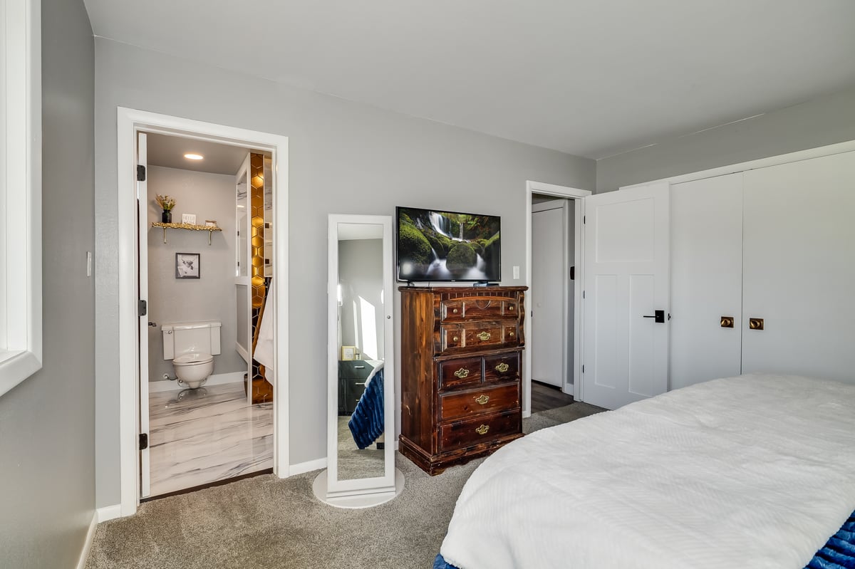 Cheyenne, Wyoming, 82009, United States, 6 Bedrooms Bedrooms, ,2 BathroomsBathrooms,Residential,For Sale,1979014