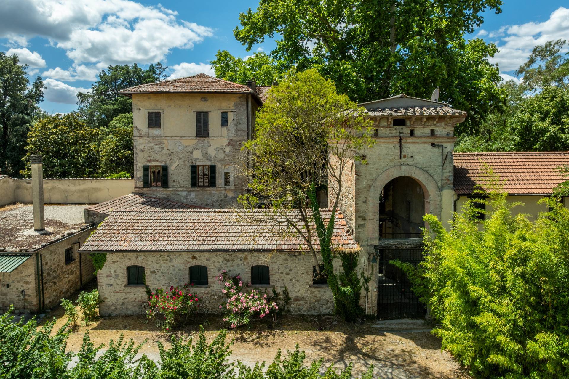 Perugia, Perugia, 06100, IT, 18 Bedrooms Bedrooms, ,5 BathroomsBathrooms,Residential,For Sale,1907420