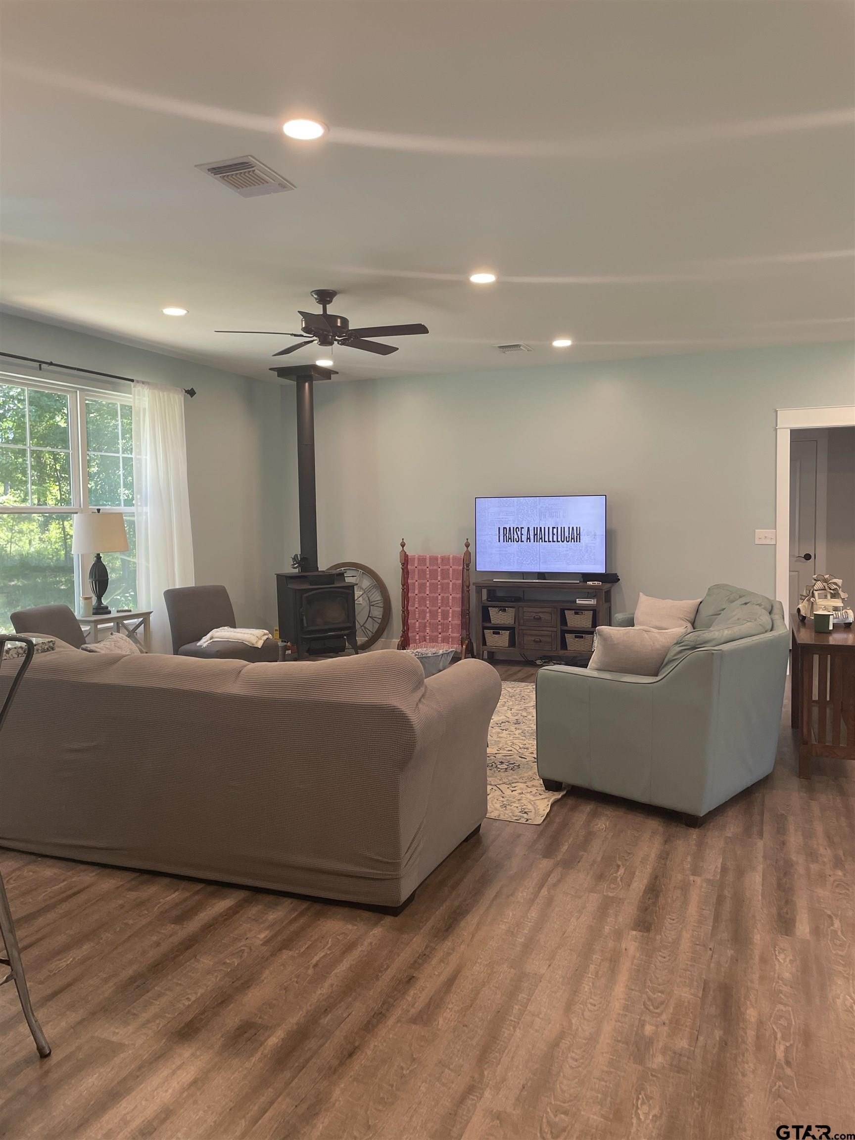 Pittsburg, Texas, 75686, United States, 3 Bedrooms Bedrooms, ,3 BathroomsBathrooms,Residential,For Sale,1974694