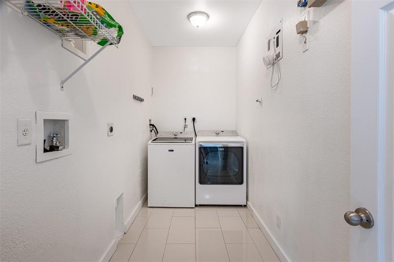 Weston, Florida, 33332, United States, 5 Bedrooms Bedrooms, ,4 BathroomsBathrooms,Residential,For Sale,2003132