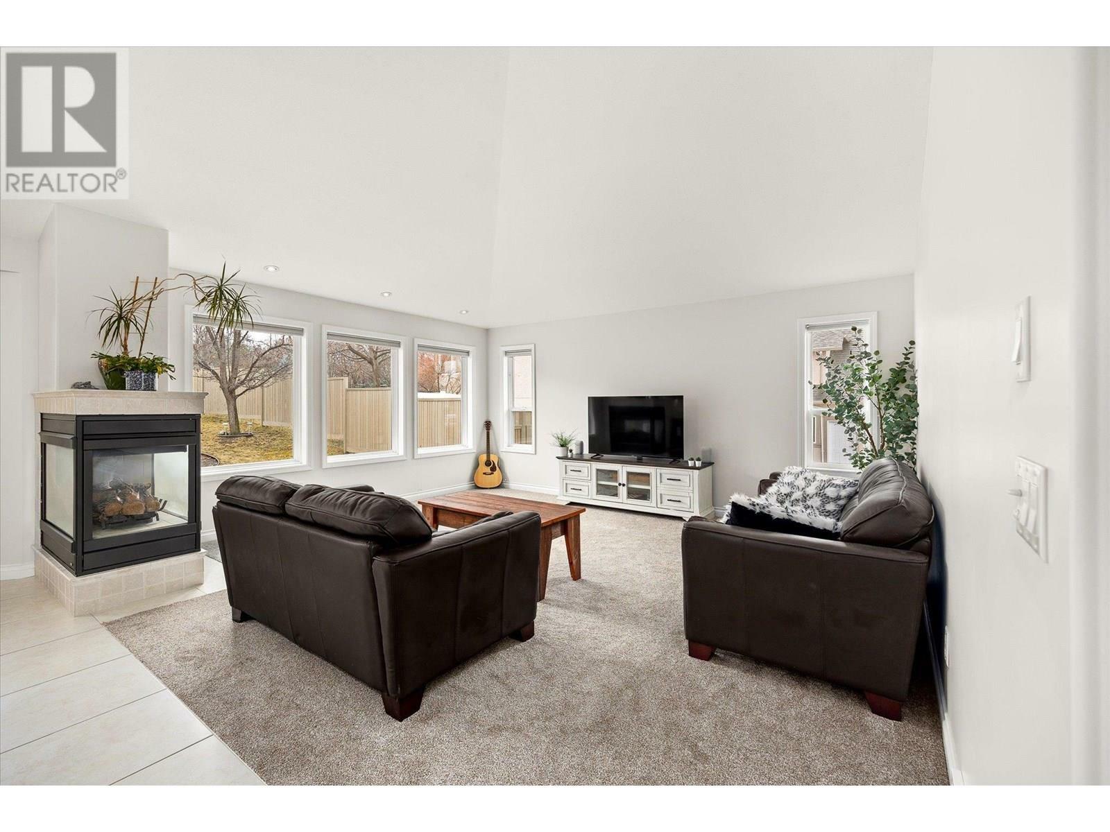 KELOWNA, British Columbia, V1W 4K9, CA, 4 Bedrooms Bedrooms, ,3 BathroomsBathrooms,Residential,For Sale,1865422