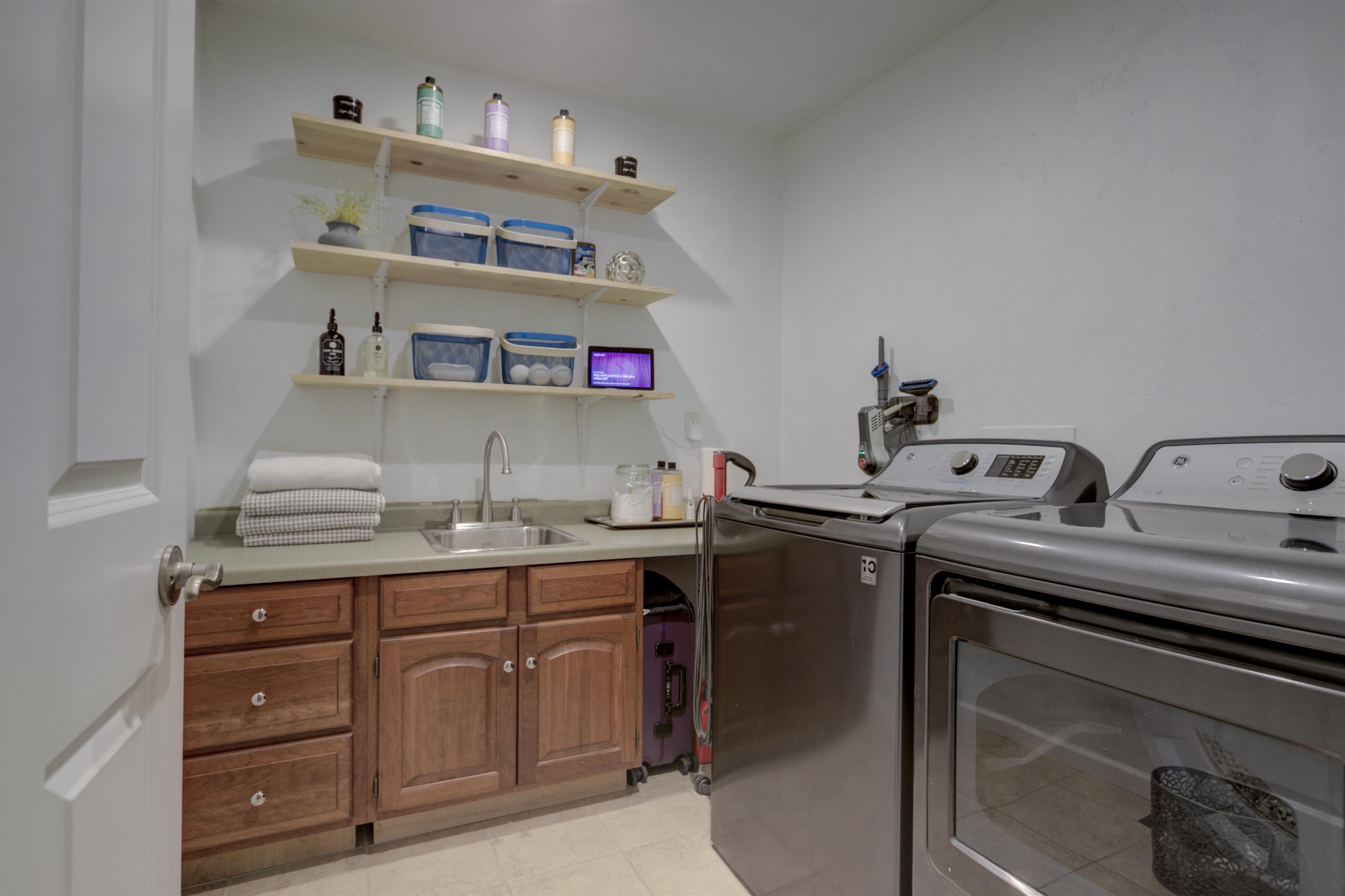 Hortonville, Wisconsin, 54944-9660, United States, 5 Bedrooms Bedrooms, ,3 BathroomsBathrooms,Residential,For Sale,1920298