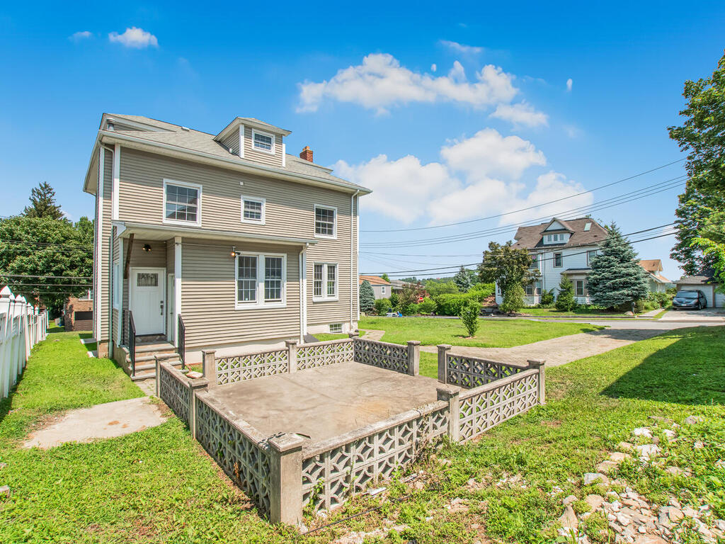 Yonkers, New York, 10701, United States, 6 Bedrooms Bedrooms, ,3 BathroomsBathrooms,Residential,For Sale,1904249