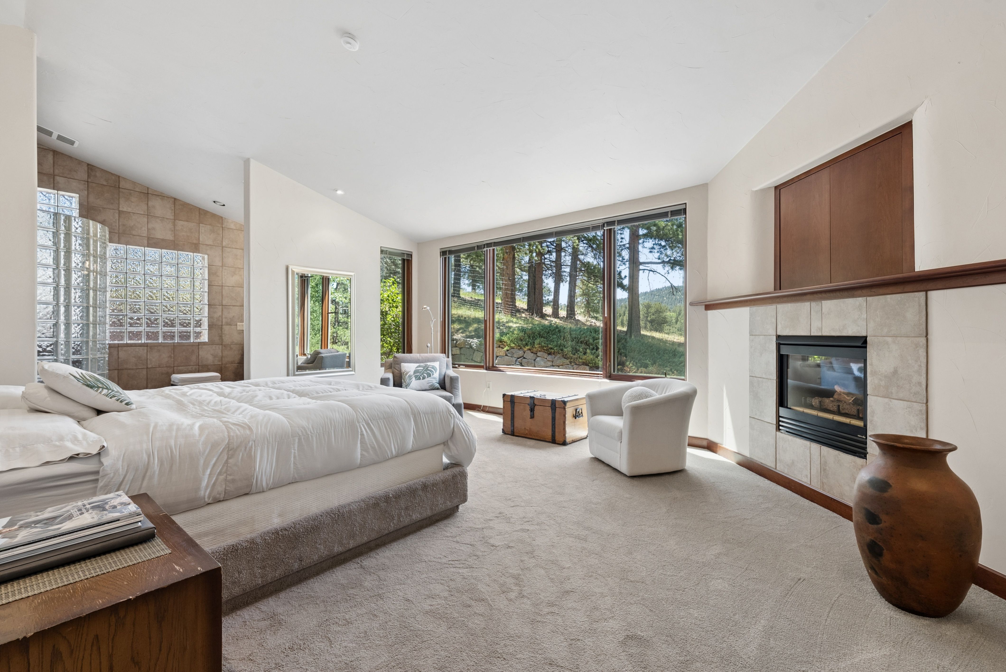  Custom Built on Over Five Acres - 物件實景