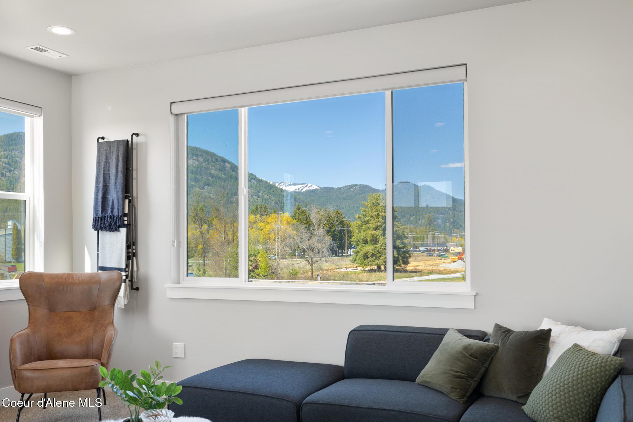 Sandpoint, Idaho, 83864, United States, 4 Bedrooms Bedrooms, ,3 BathroomsBathrooms,Residential,For Sale,1991362