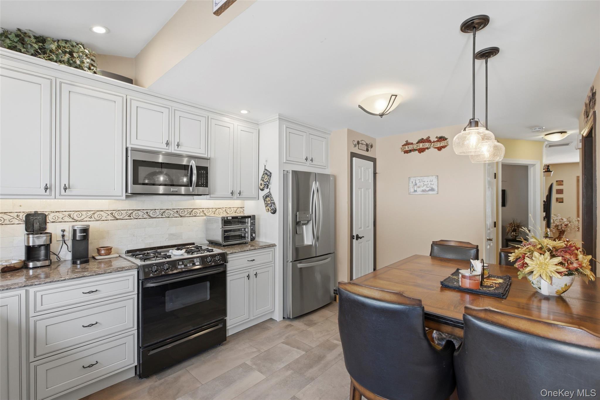  194 Willis Avenue, Floral Park, NY, 11001 - 物件實景