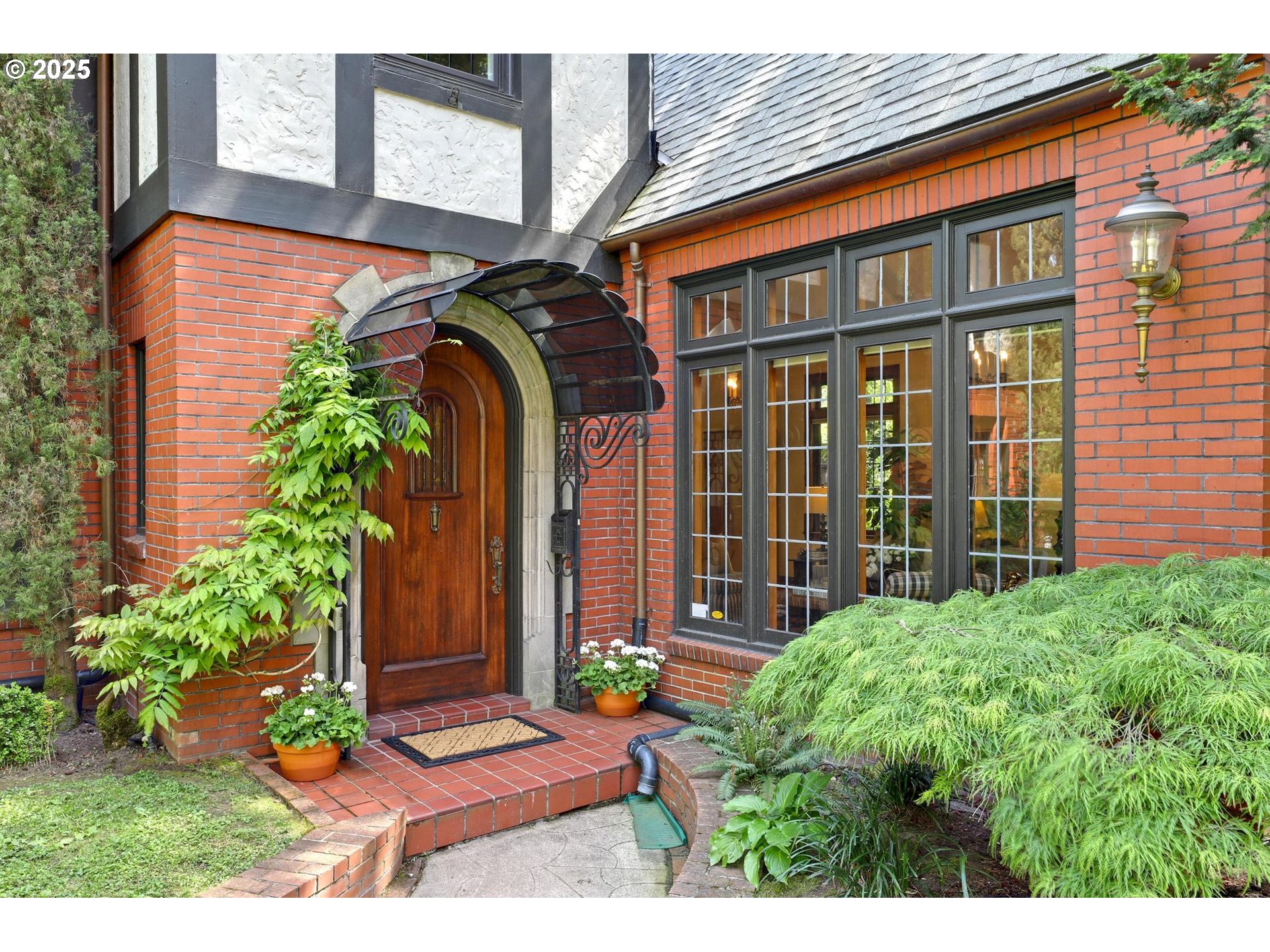 Portland, Oregon, 97205, United States, 4 Bedrooms Bedrooms, ,4 BathroomsBathrooms,Residential,For Sale,1795097