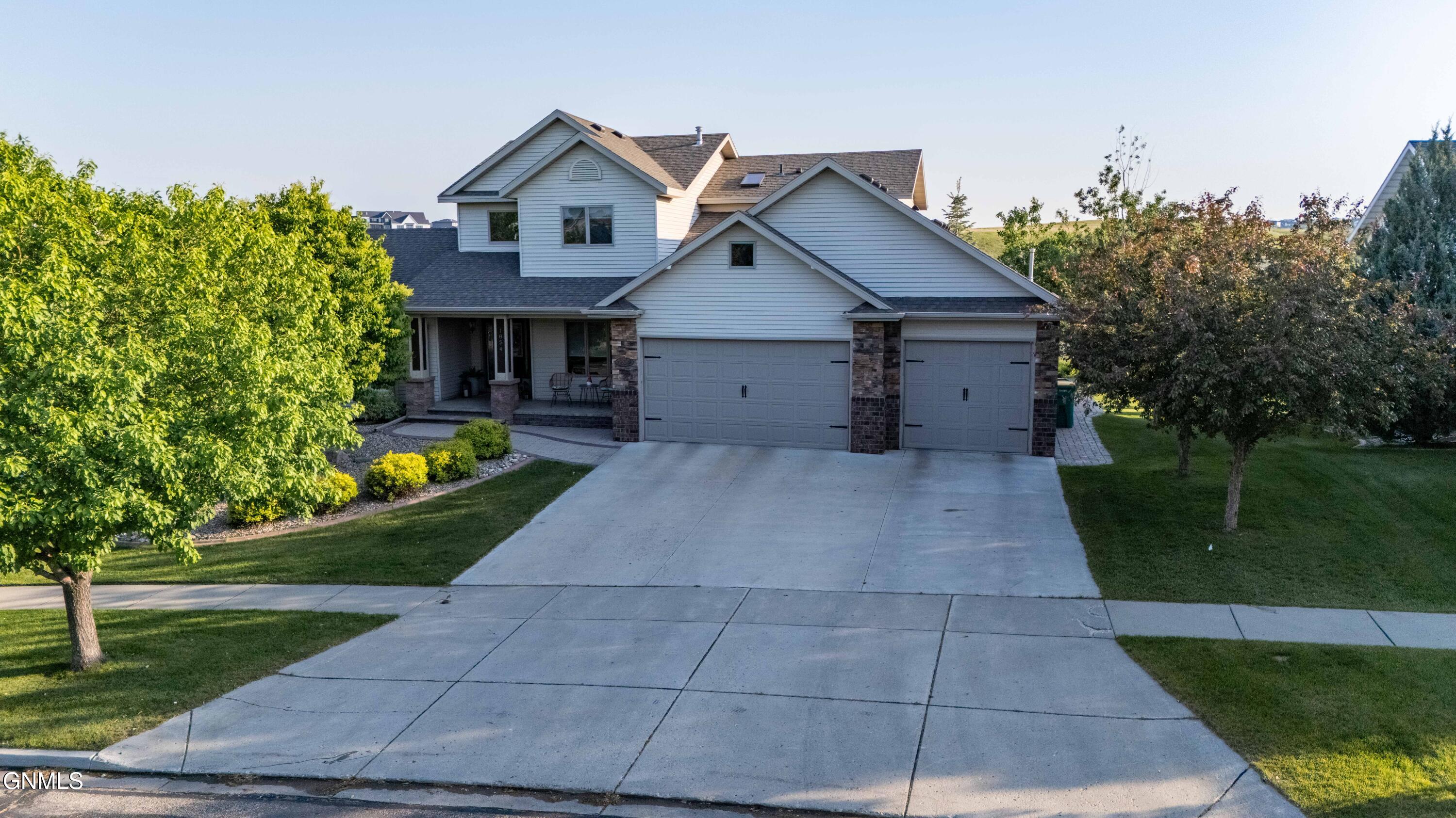 Bismarck, North Dakota, 58503, United States, 5 Bedrooms Bedrooms, ,2 BathroomsBathrooms,Residential,For Sale,2001566