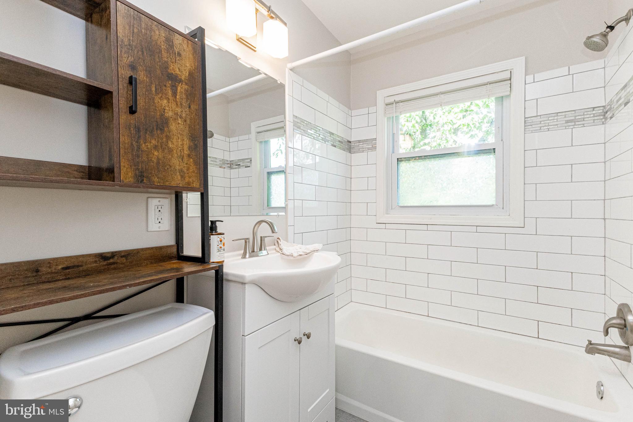 Alexandria, Virginia, 22307, United States, 2 Bedrooms Bedrooms, ,2 BathroomsBathrooms,Residential,For Sale,1937087