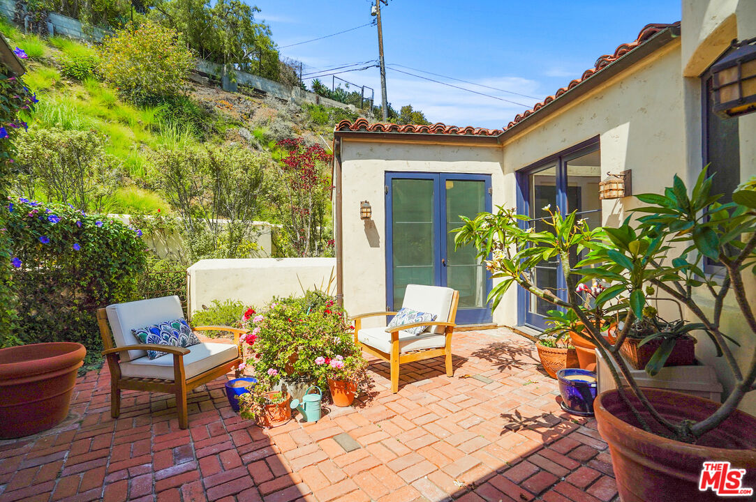 Malibu, California, 90265, United States, 3 Bedrooms Bedrooms, ,4 BathroomsBathrooms,Residential,For Sale,1846867