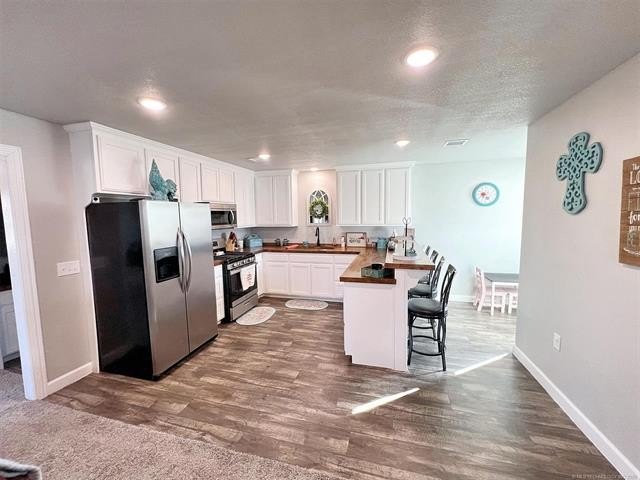 Tahlequah, Oklahoma, 74464, United States, 6 Bedrooms Bedrooms, ,4 BathroomsBathrooms,Residential,For Sale,1982576