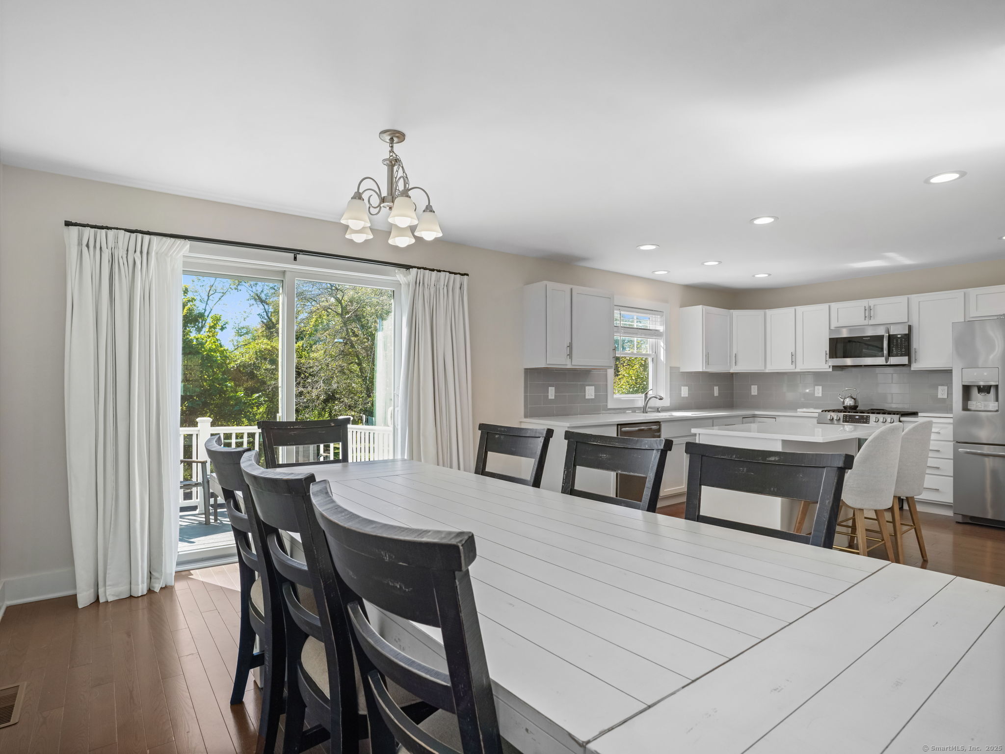 Fairfield, Connecticut, 06825, United States, 3 Bedrooms Bedrooms, ,3 BathroomsBathrooms,Residential,For Sale,1964162