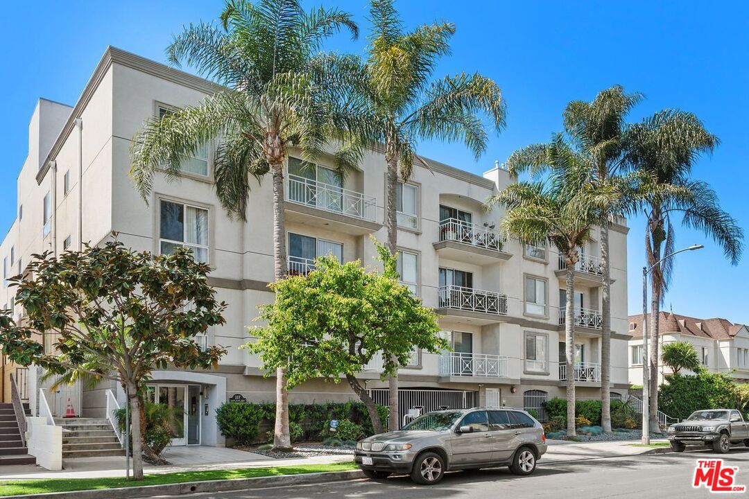 West Hollywood, California, 90048, United States, 2 Bedrooms Bedrooms, ,3 BathroomsBathrooms,Residential,For Sale,1762053