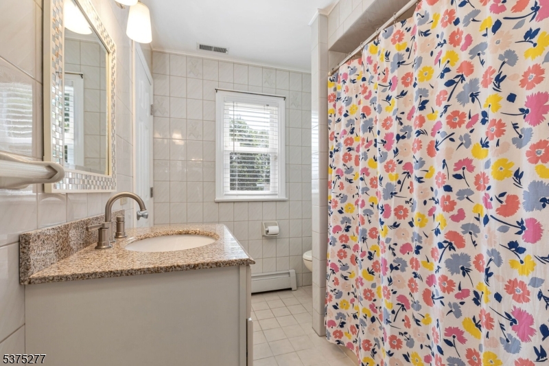 Garwood Boro, New Jersey, 07027, United States, 3 Bedrooms Bedrooms, ,2 BathroomsBathrooms,Residential,For Sale,1908282