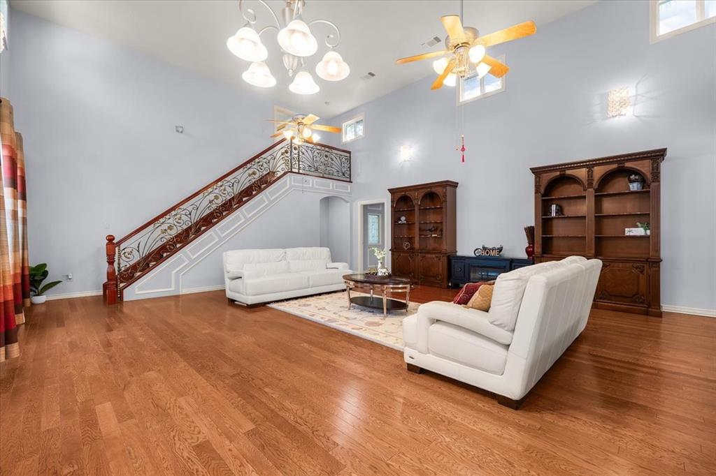 8248 Meadowbrook Drive, Fort Worth, Texas, 76120, United States, 5 Bedrooms Bedrooms, ,6 BathroomsBathrooms,Residential,For Sale,8248 Meadowbrook Drive,1666284