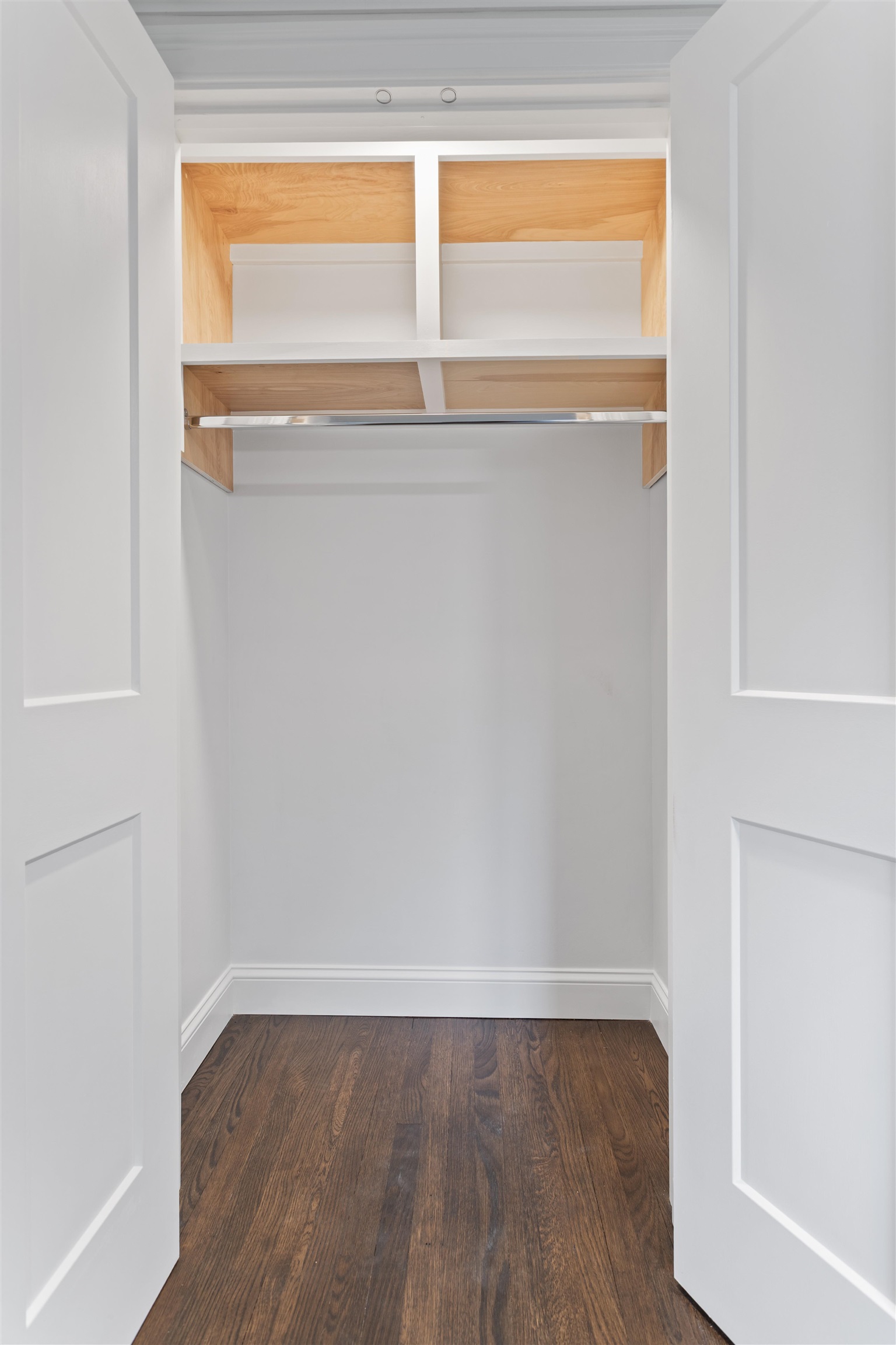 Portsmouth, New Hampshire, 03801, United States, 3 Bedrooms Bedrooms, ,1 BathroomBathrooms,Residential,For Sale,1991010