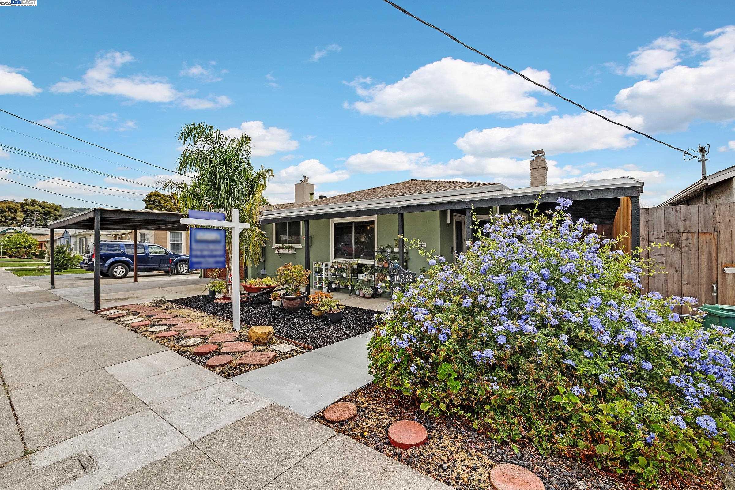 Oakland, California, 94605, United States, 4 Bedrooms Bedrooms, ,1 BathroomBathrooms,Residential,For Sale,1941828