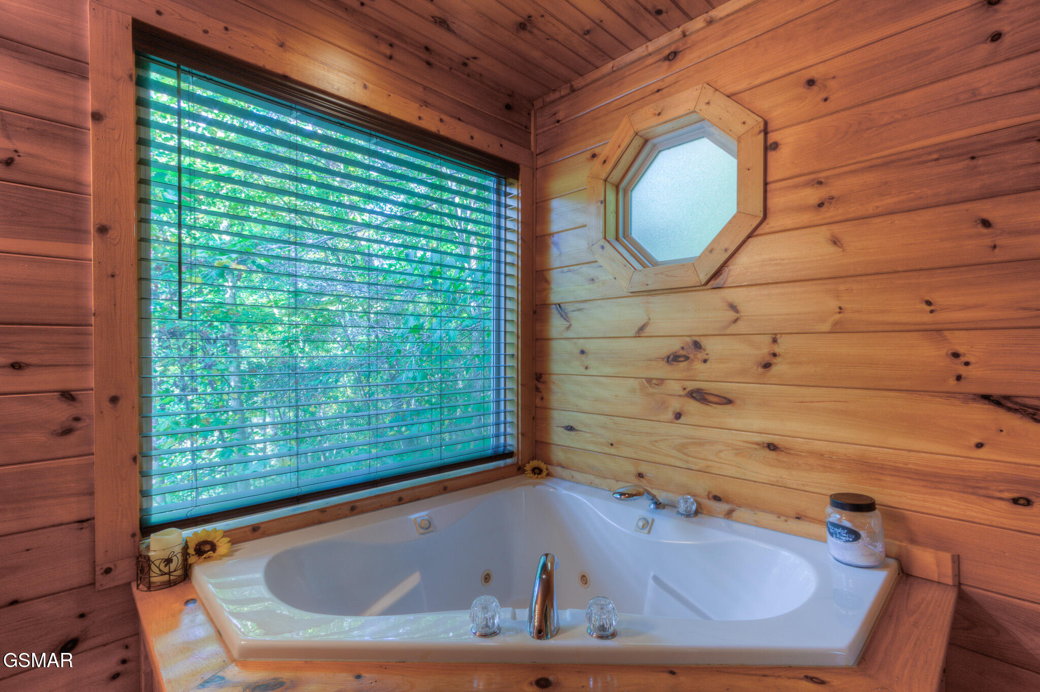 Sevierville, Tennessee, 37876, United States, 2 Bedrooms Bedrooms, ,3 BathroomsBathrooms,Residential,For Sale,1983447